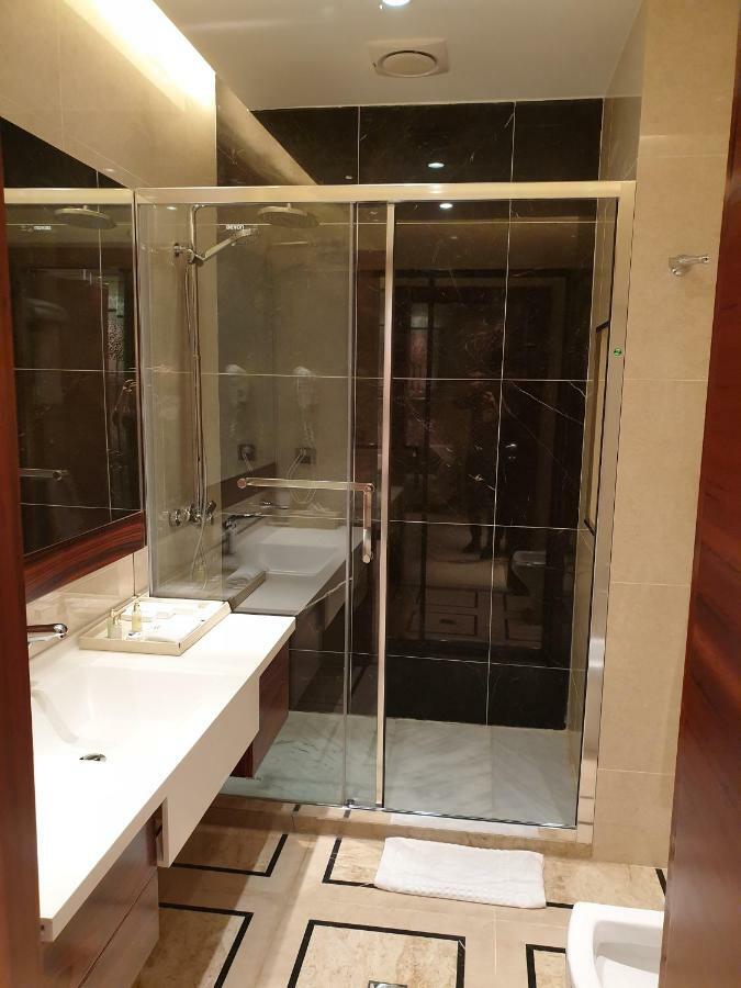 Karon Palace Hotel Qal'ai Khumb Kültér fotó