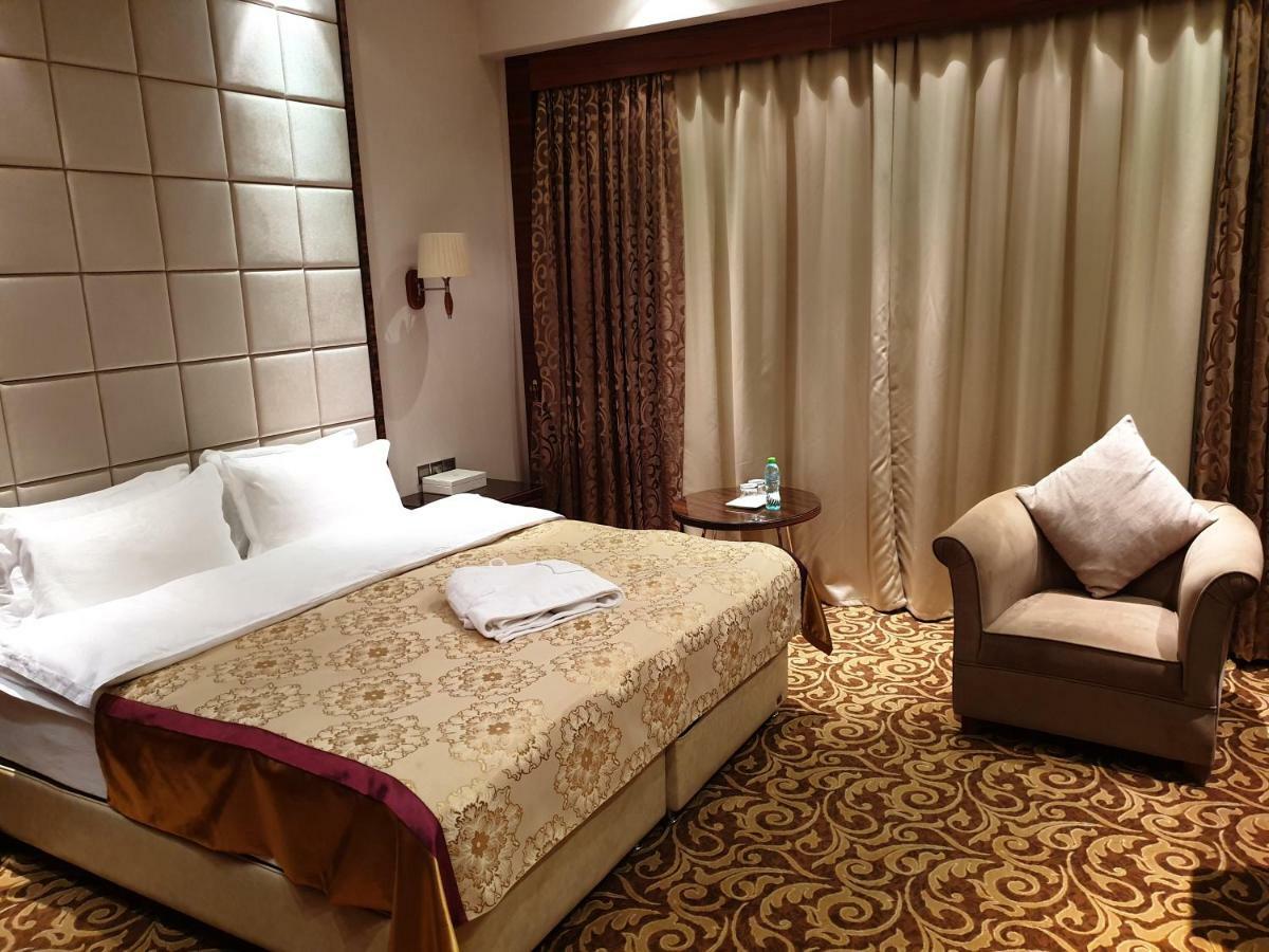 Karon Palace Hotel Qal'ai Khumb Kültér fotó