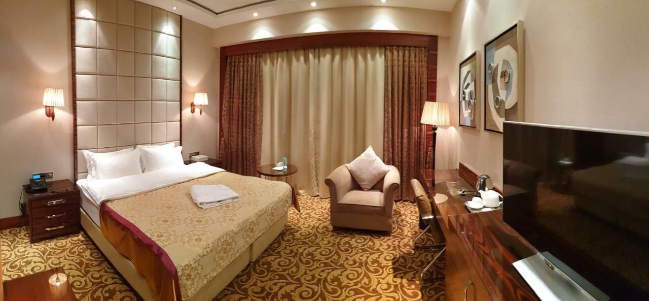 Karon Palace Hotel Qal'ai Khumb Kültér fotó